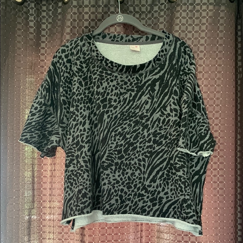 Secret Treasures Black and Gray Boxy Short Sleeve Tee